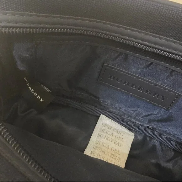 NWOT Burberry travel bag, navy blue brand new - Picture 5 of 5